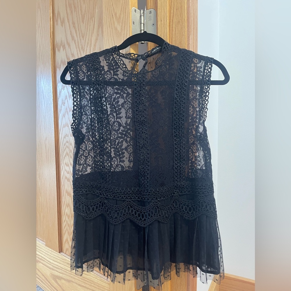 See-through sleeveless blouse